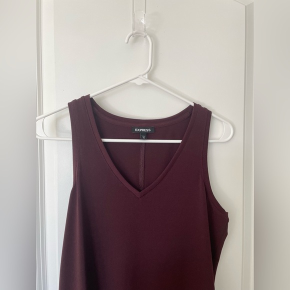 Express V Neck Essential Tank Top - Picture 4 of 7